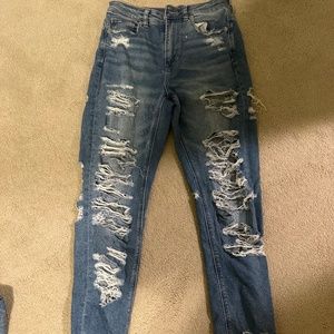 American Eagle Distressed Boyfriend Jeans size 4